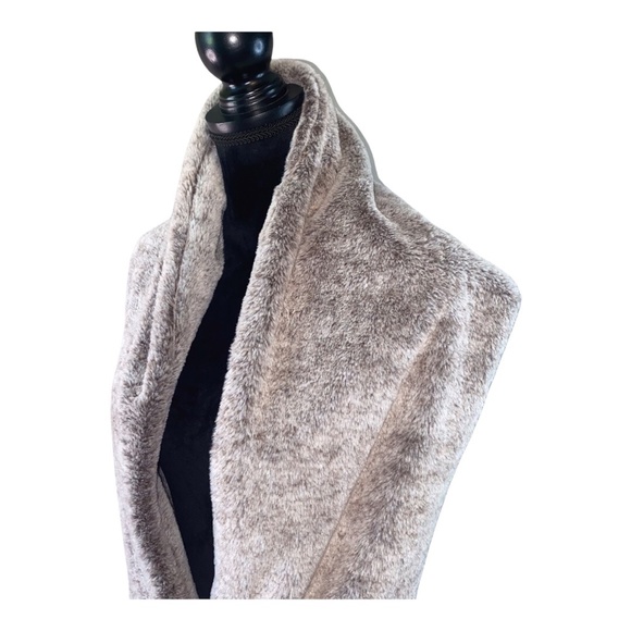 Emanuel Geraldo Womens Faux Fur Infinity Wrap Tan Cream - Picture 5 of 10